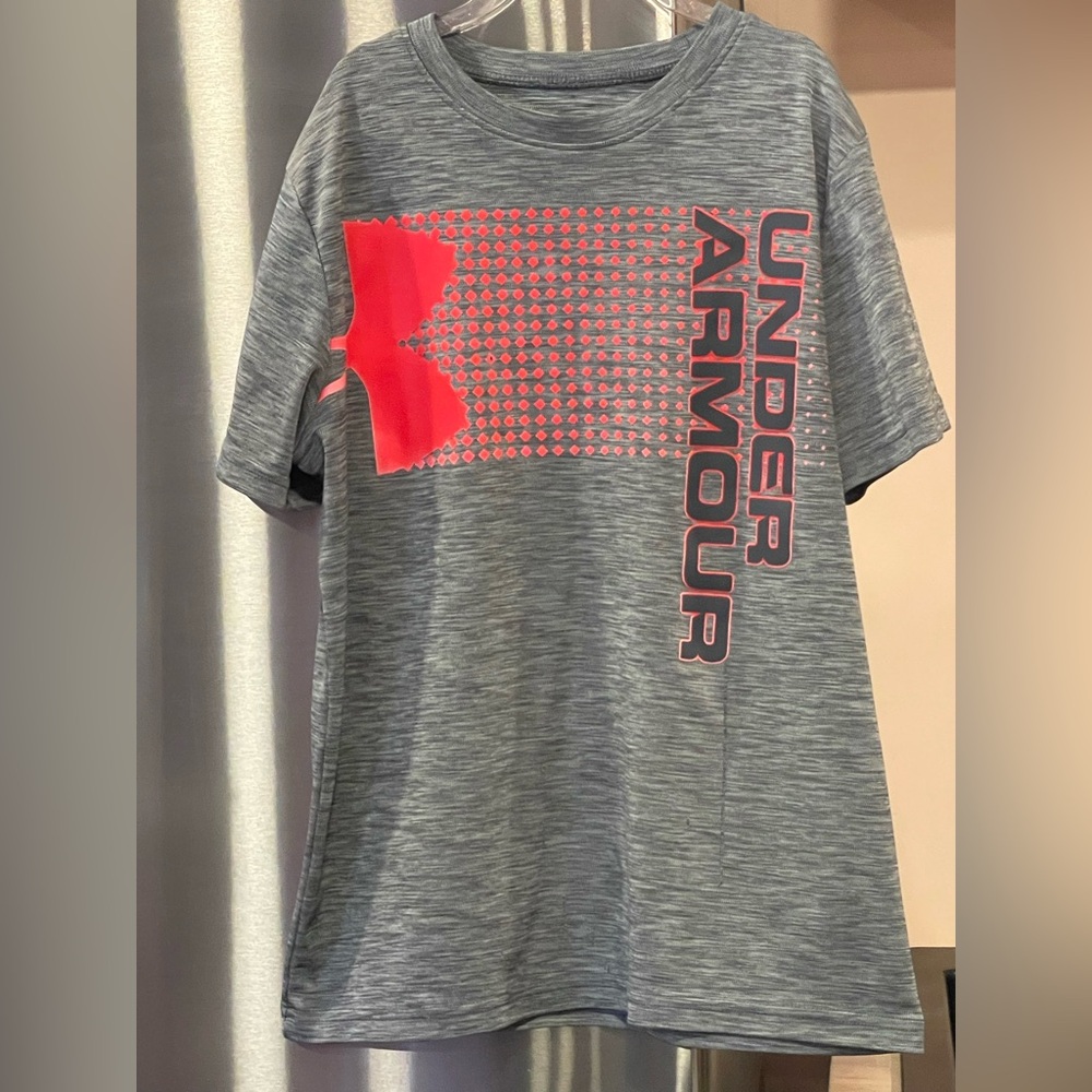 Under Armour HeatGear Loose graphic tee size YLG